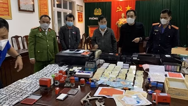 20.000 giấy tờ giả bị phát hiện như thế nào? ảnh 7