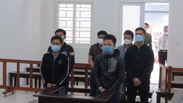 Mâu thuẫn lúc ăn nhậu, 2 thanh niên phải đi cấp cứu ảnh 3