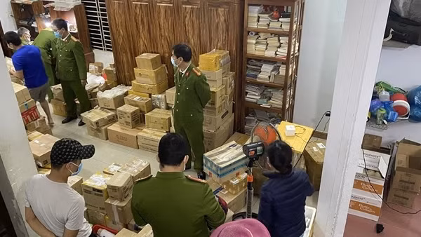 Phát hiện kho thuốc nhuộm tóc không rõ nguồn gốc ảnh 2