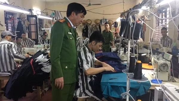 Giúp người dân bằng những việc làm cụ thể ảnh 3