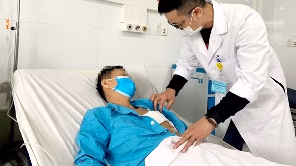 Cứu sống cháu bé bị chấn thương gan, thận nặng hiếm gặp ảnh 3