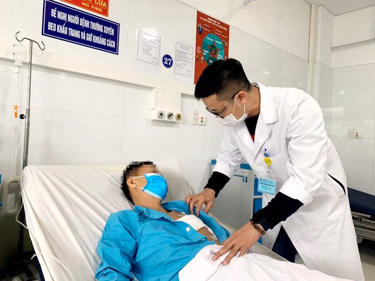 Cứu sống thanh niên bị dao đâm thấu tim -0