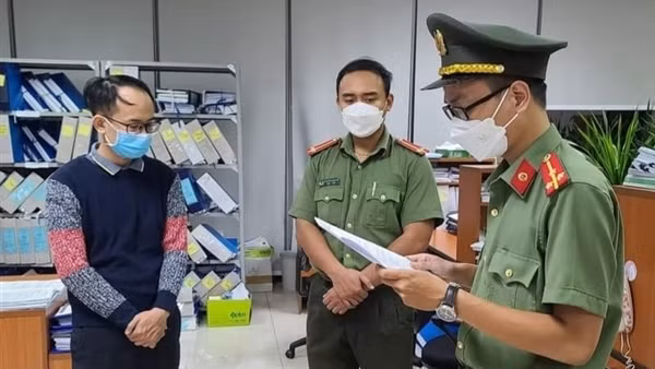 Nhận hối lộ để "điều" phương tiện được xuất khẩu vượt tuyến ảnh 2