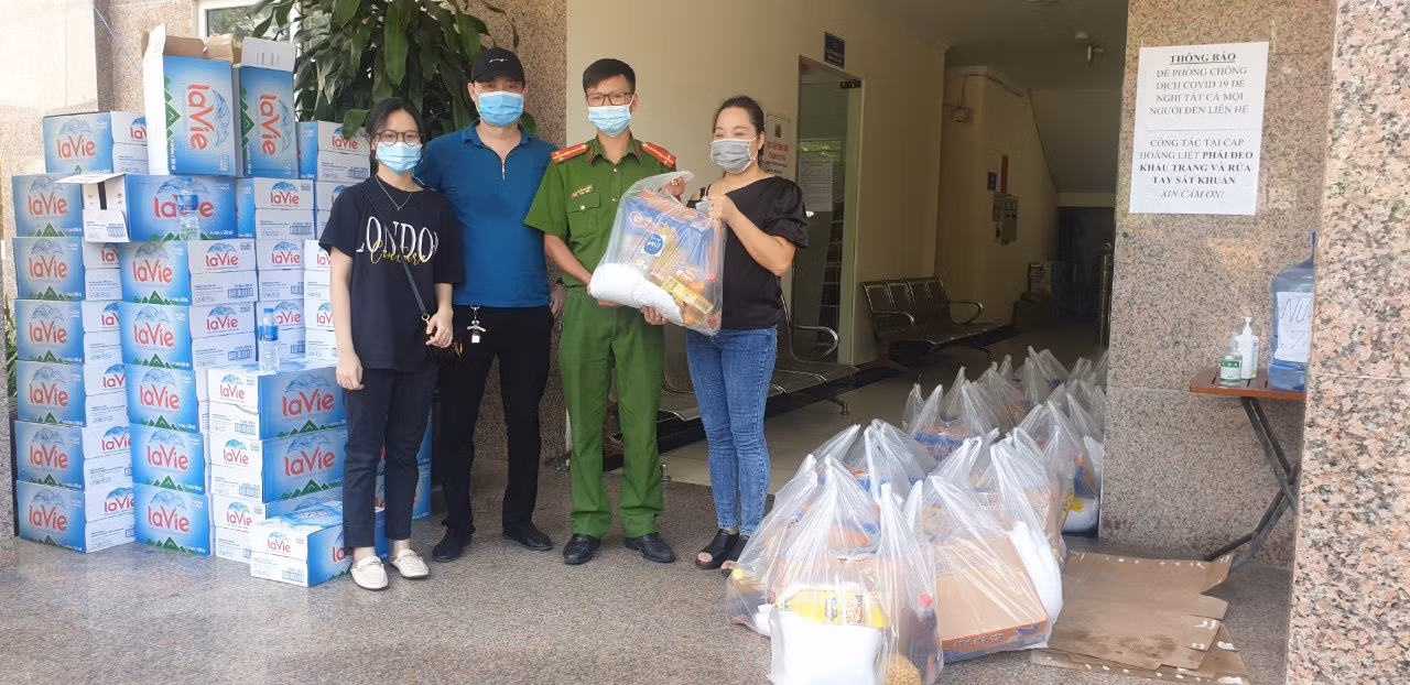 Công an quận Hoàng Mai vừa chống dịch hiệu quả, vừa đảm bảo an ninh trật tự -0