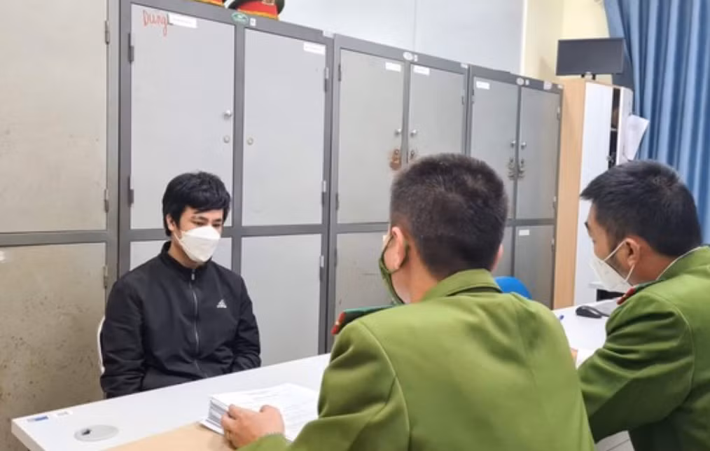 Nửa đêm đột nhập trói bảo vệ, cướp tài sản siêu thị -0