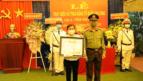 Lực lượng CAND làm nhiều việc tốt để tỏ lòng “hiếu nghĩa bác ái” với thương binh, gia đình liệt sỹ ảnh 15