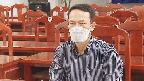 Chồng bị tạm giữ, vợ nhờ "người quen biết rộng" chạy tại ngoại ảnh 3
