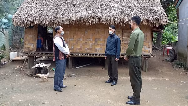 Phát huy vai trò người có uy tín trong vùng đồng bào thiểu số