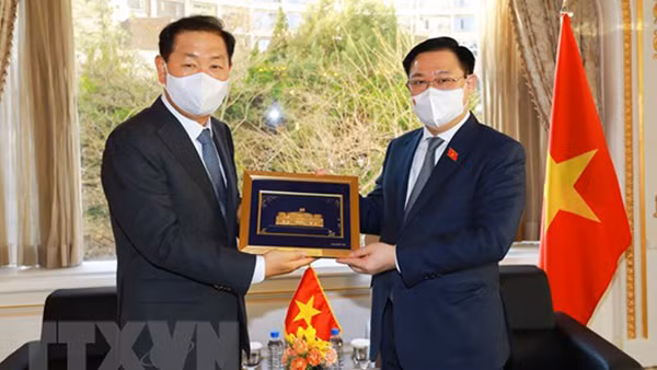 Công bố logo kỷ niệm 30 năm thiết lập quan hệ Việt-Hàn ảnh 3