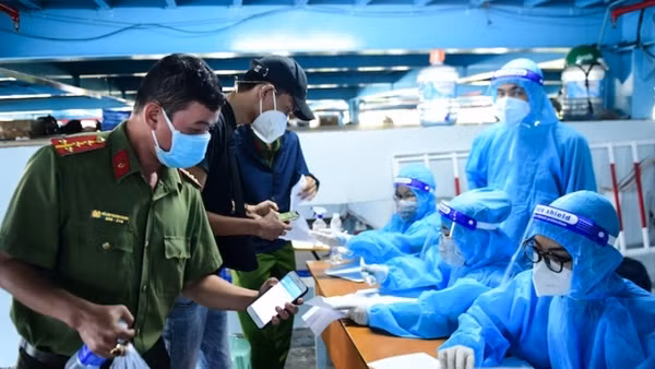 Gần 98% dân số trên 18 tuổi của Việt Nam đã tiêm vaccine mũi 1 phòng COVID-19 ảnh 2