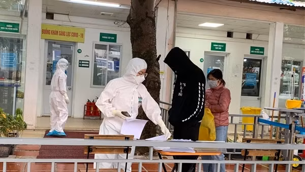 Hà Nội thêm 1.412 ca mắc COVID-19, quận Hai Bà Trưng lên cấp độ 3 ảnh 3