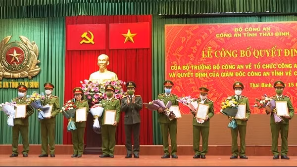 Công bố Quyết định thành lập tổ chức Công an chính quy tại các xã, thị trấn ở tỉnh Thái Bình