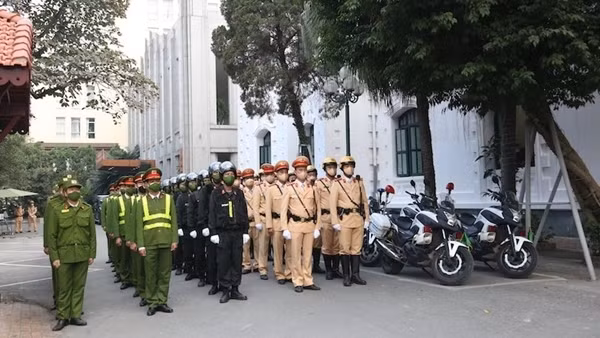 Công an TP Hà Nội đảm bảo an ninh trật tự những ngày giáp Tết ảnh 2
