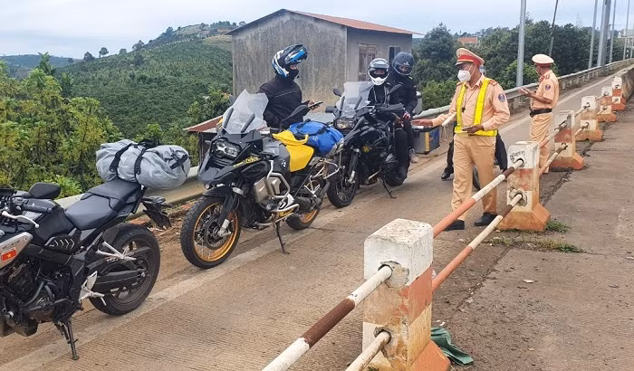 Ngăn chặn phượt thủ “đi bão” trên quốc lộ 20 -0