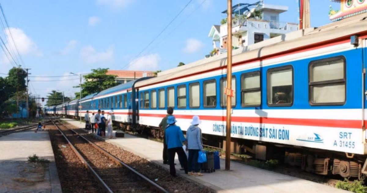 Ngành đường sắt hỗ trợ đưa công nhân khó khăn về quê ăn Tết -0