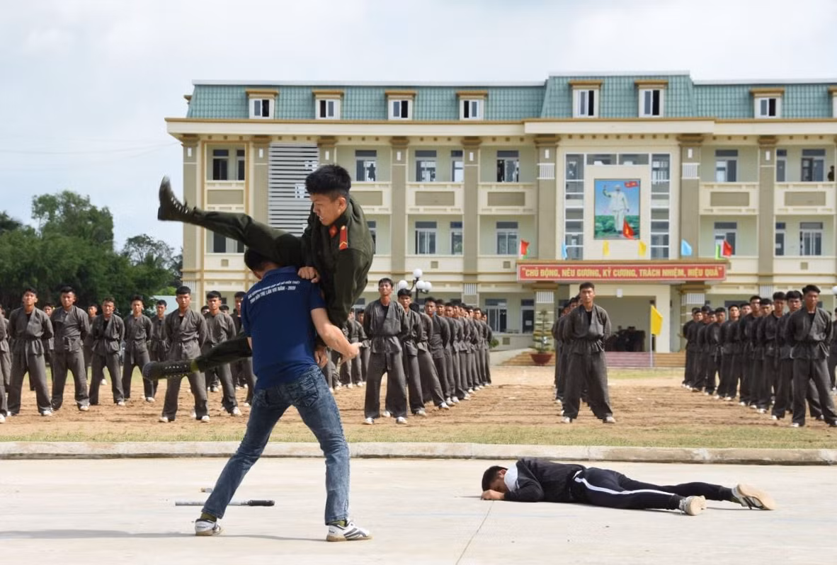 Bế giảng khoá huấn luyện công dân thực hiện nghĩa vụ tham gia Công an nhân dân năm 2022 -0