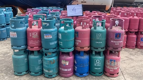 Phát hiện công ty sang chiết gas trái phép số lượng lớn