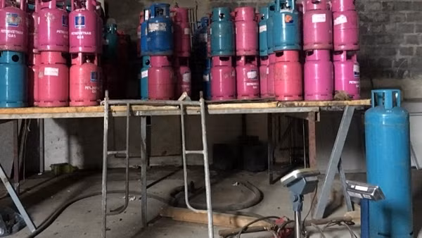 Cơ sở sang chiết gas lậu đặt ngay gần khu công nghiệp