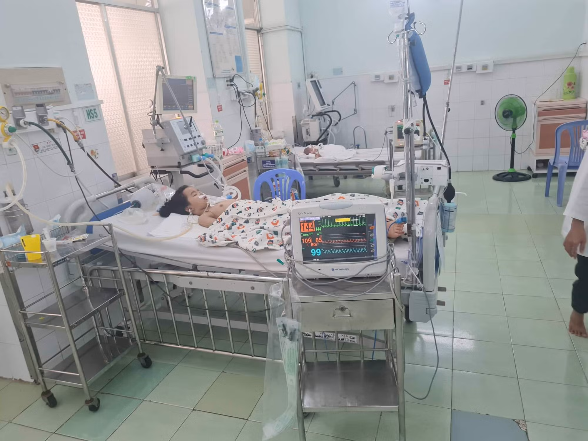 Làm rõ việc bé gái 10 tuổi sau mổ viêm ruột thừa bị hôn mê sâu -0