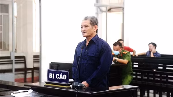 Mâu thuẫn tình cảm, chồng dùng dao lam rạch mặt vợ ảnh 2