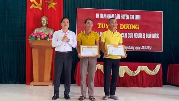 Cứu sống du khách đuối nước tại biển Sầm Sơn ảnh 3