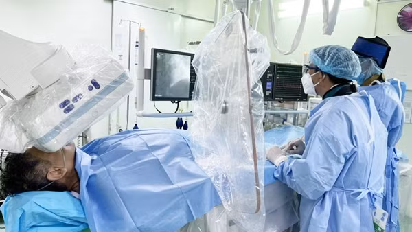 Cứu sống bệnh nhân bị vỡ kén khí màng phổi ảnh 4