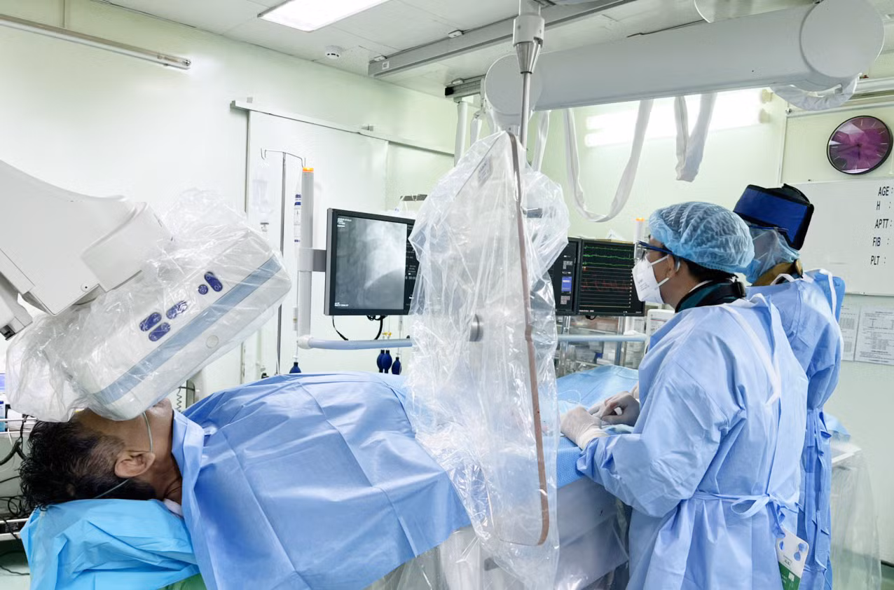 Cứu sống bệnh nhân quốc tịch Mỹ nhồi máu cơ tim nguy kịch -0
