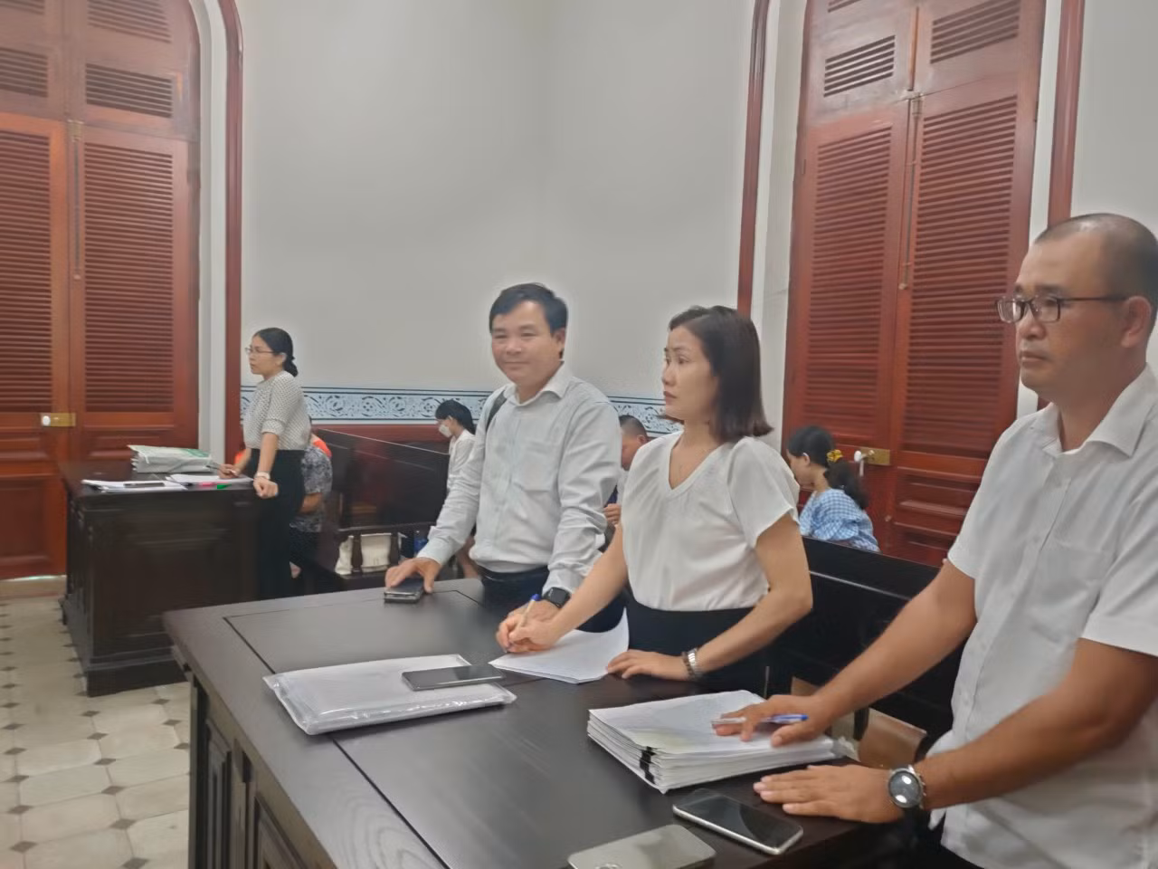 Buộc thân chủ thực hiện 