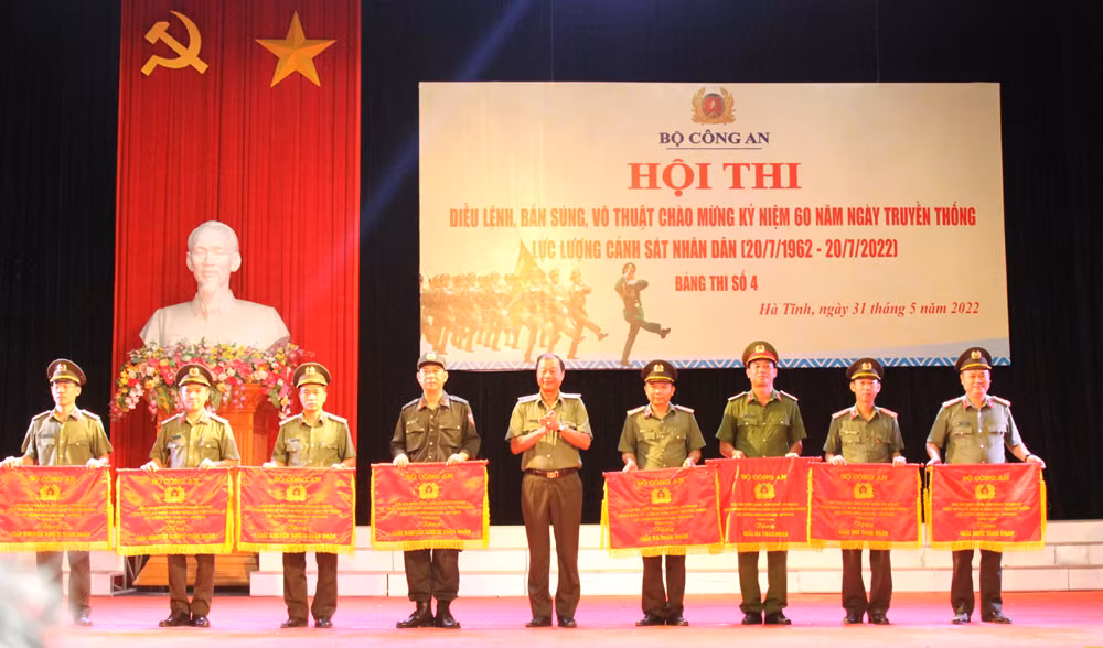 Trao 54 giải thưởng tại Hội thi điều lệnh, bắn súng, võ thuật bảng thi số 4 -0
