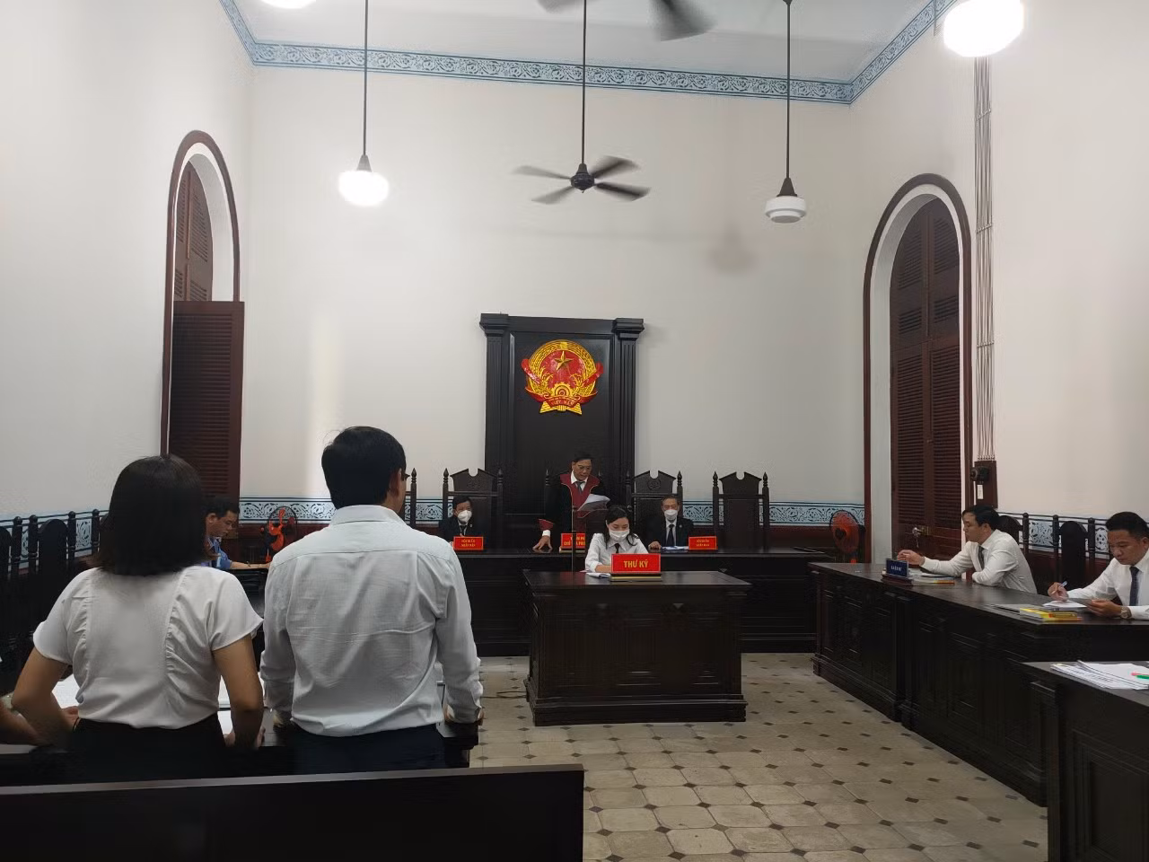 Buộc thân chủ thực hiện 