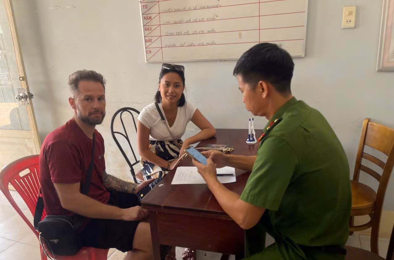 Công an là chiếc “cầu” để mẹ con tìm lại nhau sau 27 năm xa cách -0