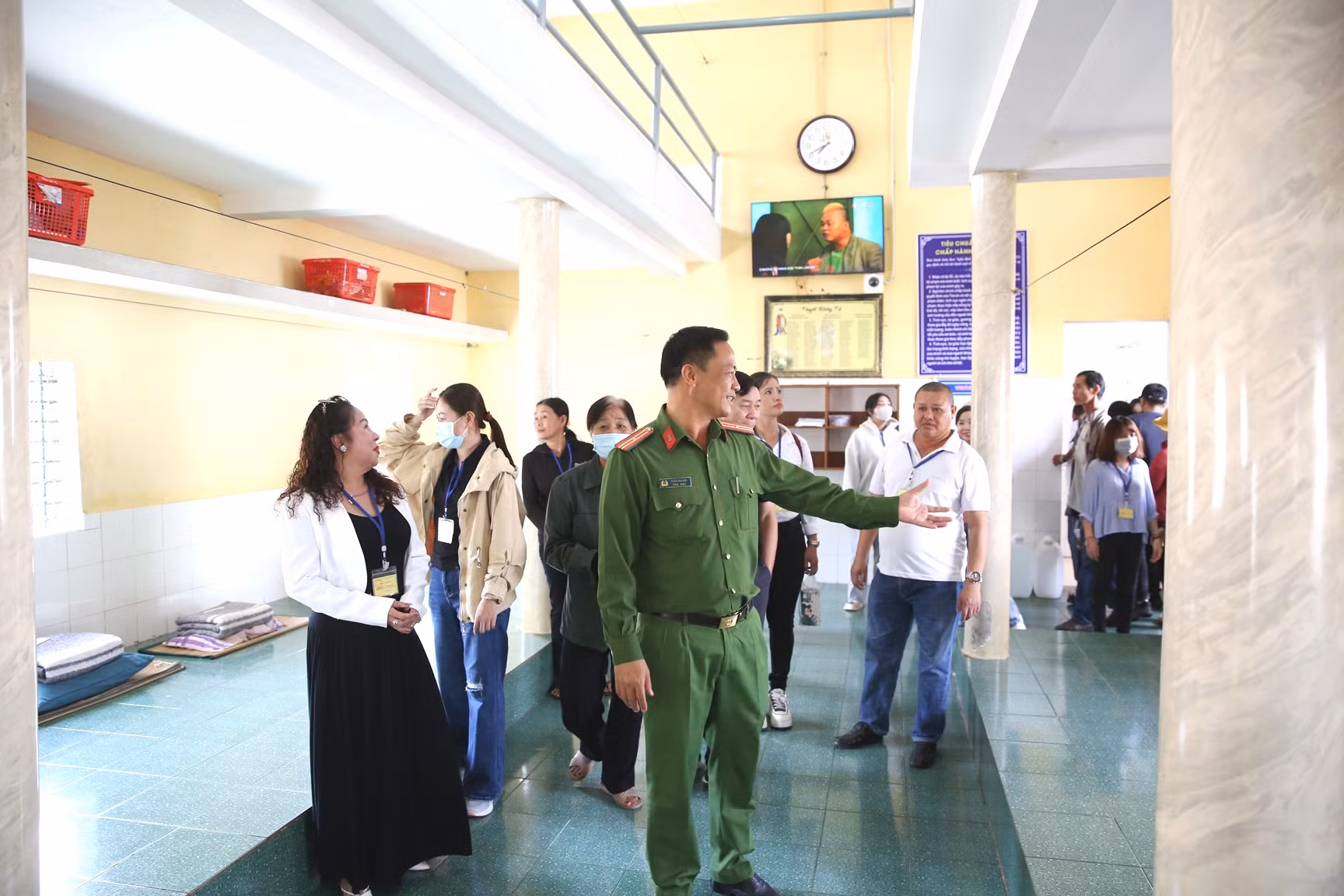Bữa cơm thân mật của phạm nhân và gia đình tại Trại giam Xuyên Mộc -1