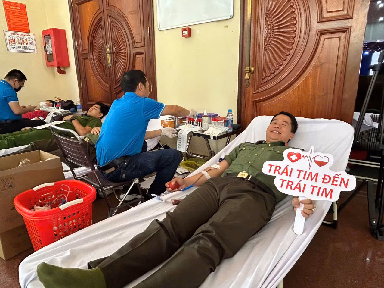 Hàng trăm CBCS Công an tỉnh Bình Dương tham gia hiến máu -0