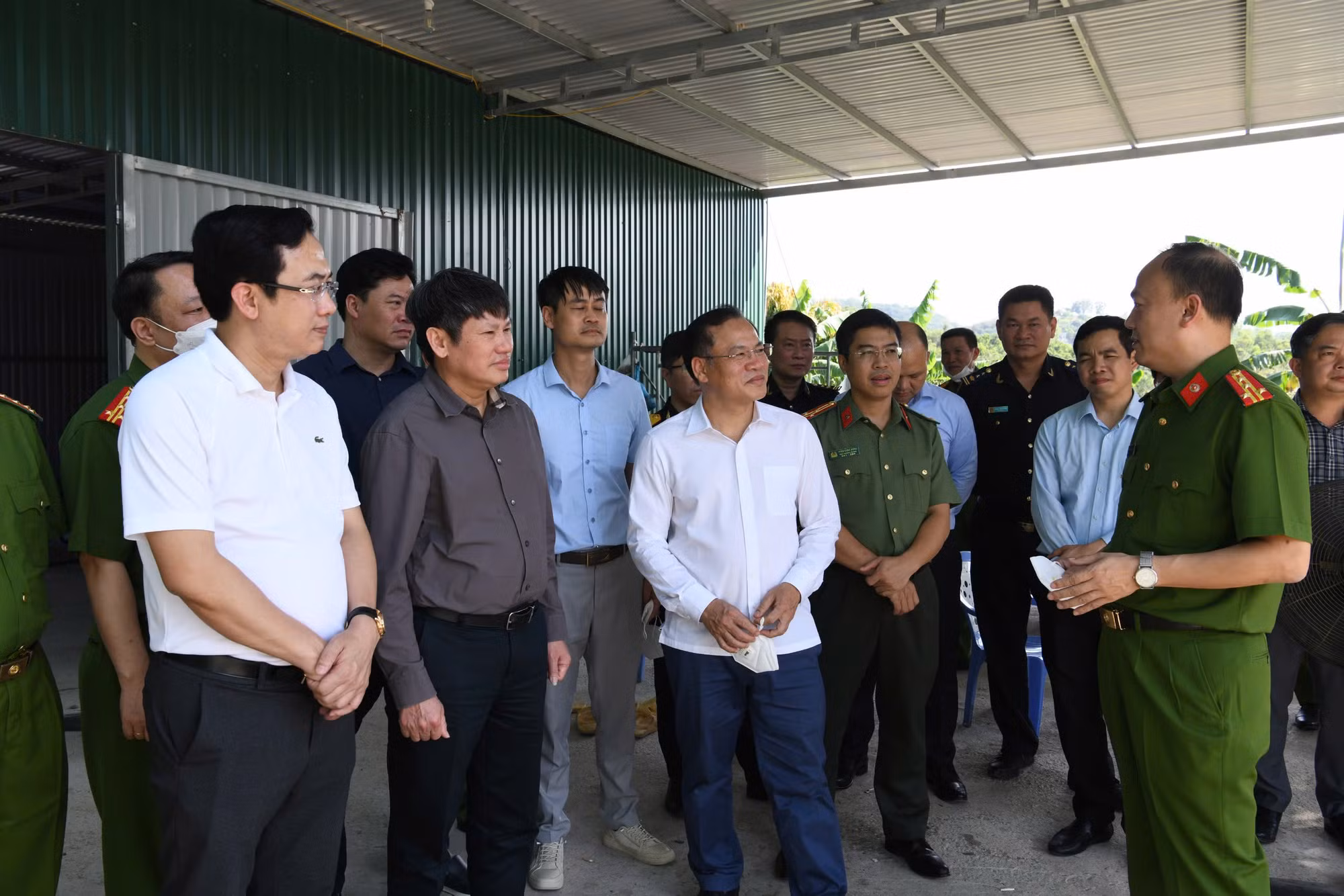 Gần 200 CBCS tấn công, bắt giữ khu vực sản xuất trái phép chất ma túy tổng hợp quy mô đặc biệt lớn -0
