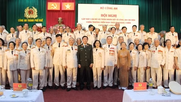 Gặp mặt cán bộ Công an chi viện chiến trường miền Nam thời kỳ kháng chiến chống Mỹ cứu nước
