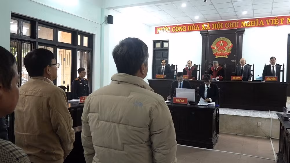 Hoãn phiên tòa xét xử “bộ sậu” Trung tâm đăng kiểm xe cơ giới TP Huế vì vắng mặt hơn 500 người -0