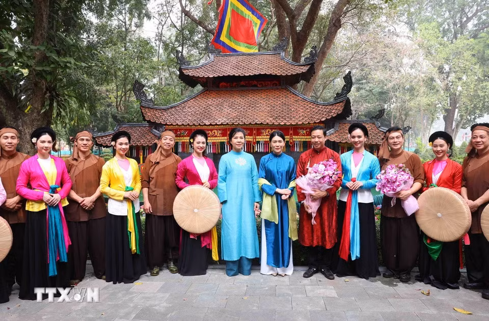 Phu nhân Tổng Bí thư Tô Lâm tiếp Phu nhân Thủ tướng Singapore -3