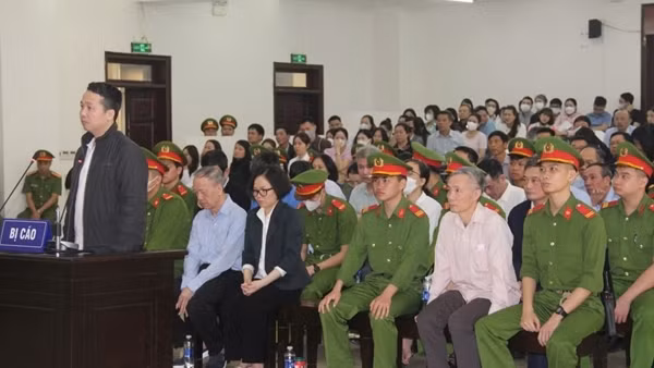 Phiên tòa phúc thẩm xét xử cựu Chủ tịch Tập đoàn FLC Trịnh Văn Quyết lại hoãn thêm 3 tháng