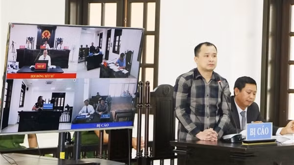 Đưa người sang Camphuchia làm “việc nhẹ lương cao”, hai bị cáo lĩnh 26 năm tù