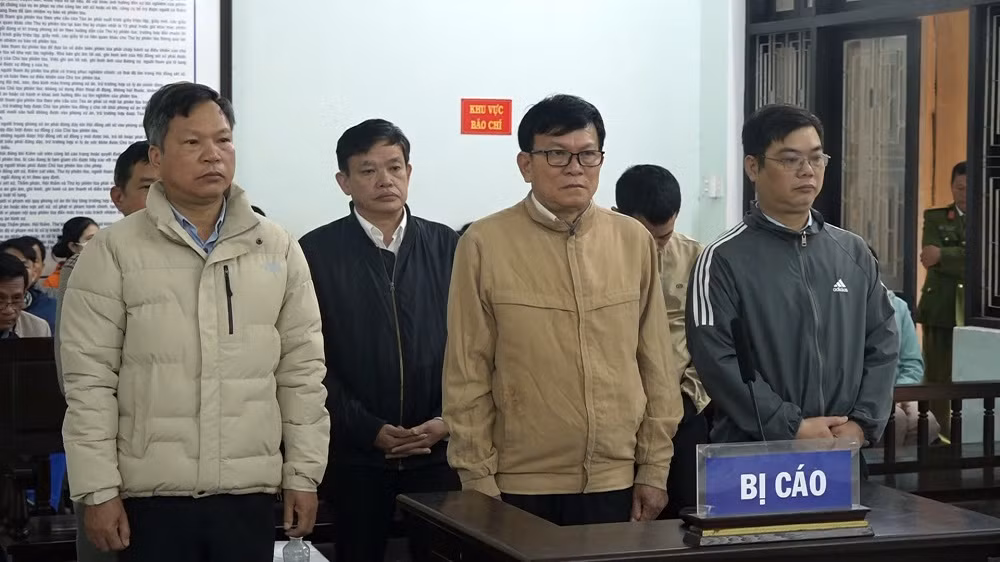 Hoãn phiên tòa xét xử “bộ sậu” Trung tâm đăng kiểm xe cơ giới TP Huế vì vắng mặt hơn 500 người -0