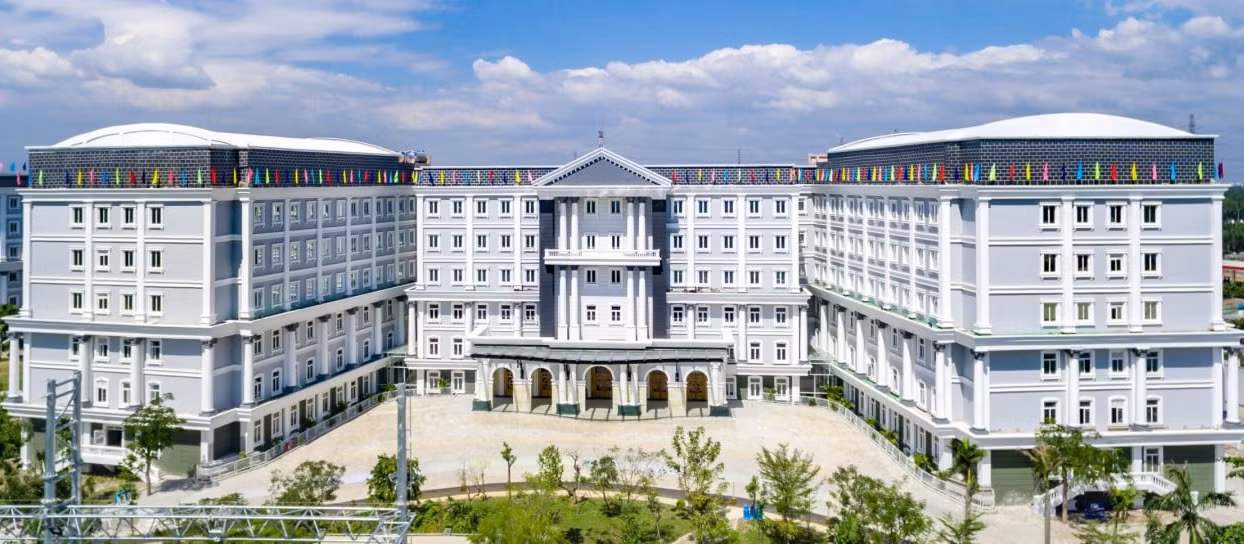 Chuyển Cơ quan điều tra vụ Trường quốc tế Mỹ ở huyện Nhà Bè bị phụ huynh tập trung đòi nợ -0