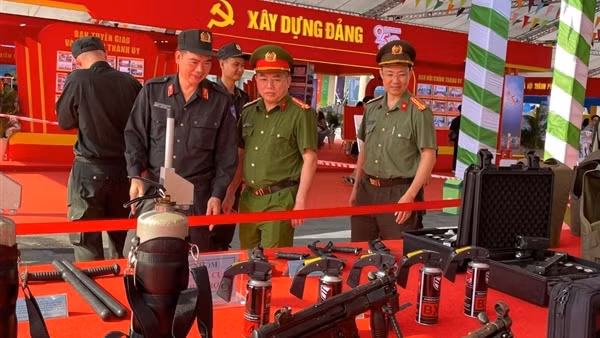 Khai mạc triển lãm “Đà Nẵng - Phát triển và Hội nhập”