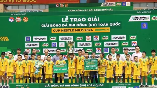 Vụ gian lận tuổi để vào CLB Sông Lam Nghệ An: Hãy để con vô tư