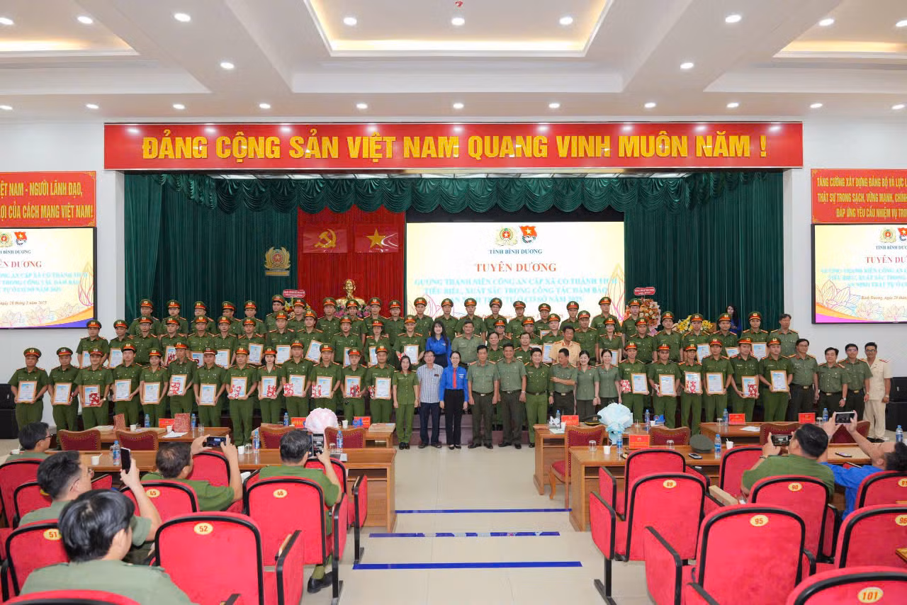 Tuyên dương 18 gương mặt trẻ Công an Bình Dương tiêu biểu năm 2024 -0