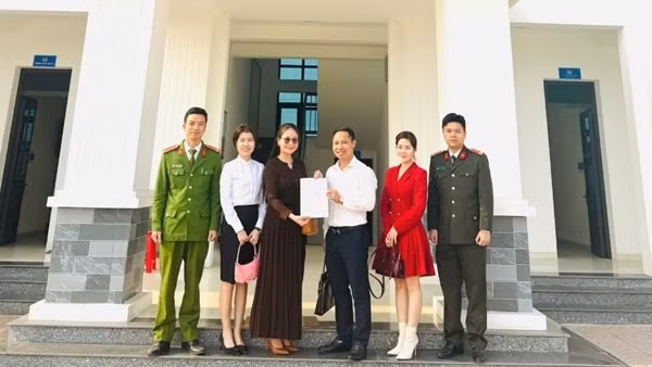 Công an xã hỗ trợ người dân nhận lại 7 tỷ đồng chuyển khoản nhầm