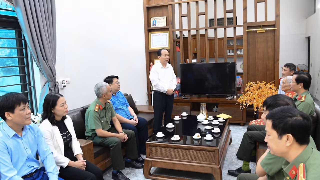 Công an tỉnh Phú Thọ nhận phụng dưỡng suốt đời mẹ Việt Nam Anh hùng Hoàng Thị Hành -0