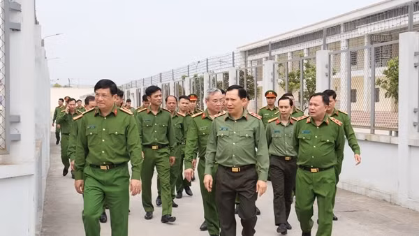 Thứ trưởng Lê Văn Tuyến kiểm tra công tác đặc xá tại tỉnh Quảng Ninh