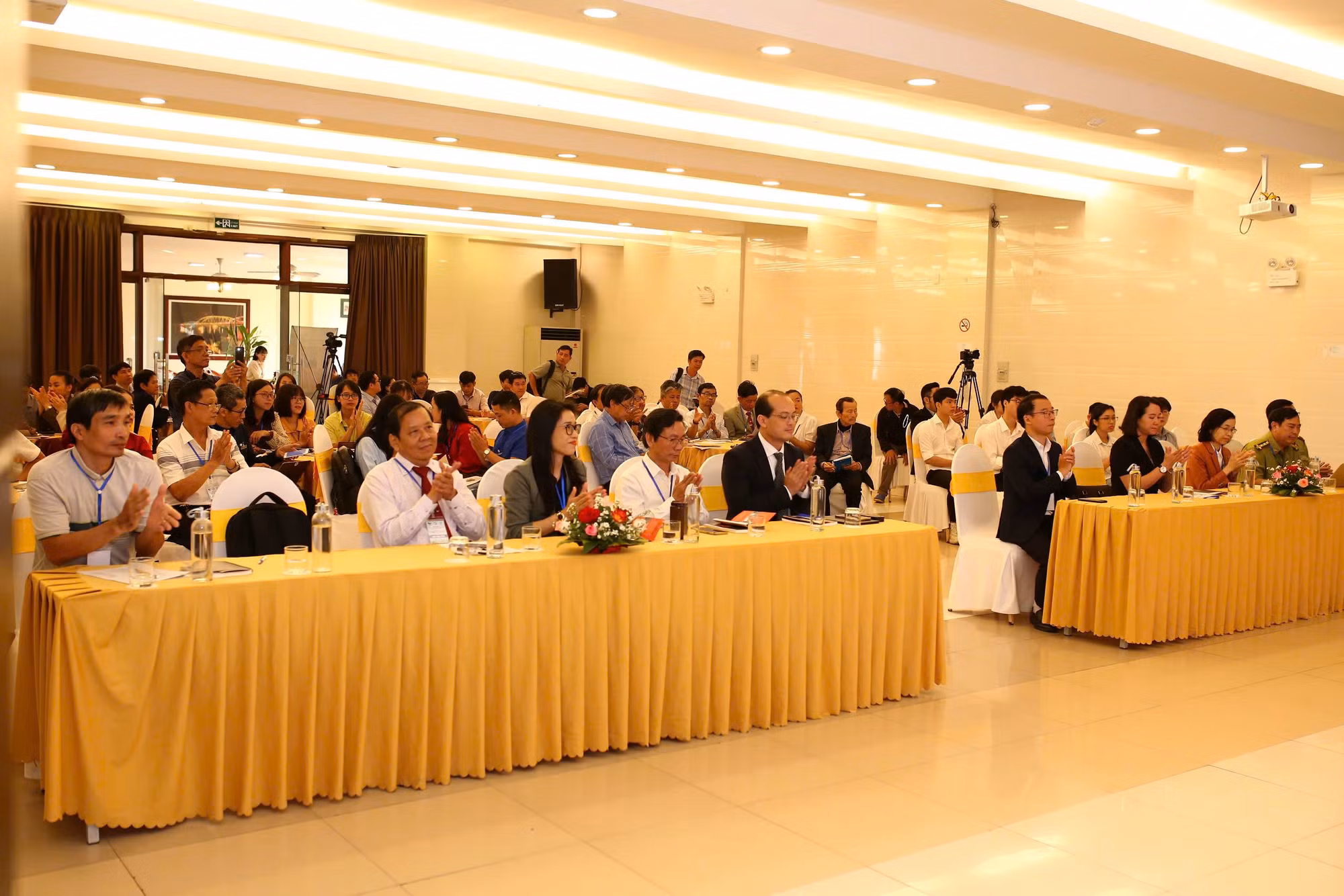 Ngăn chặn hành vi săn lùng, tận diệt động vật hoang dã làm thức ăn và làm thuốc -0