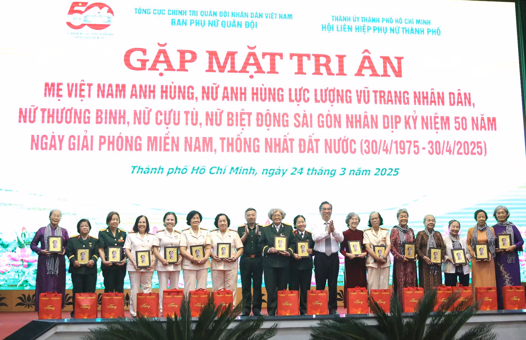 Gặp mặt, tri ân Bà Mẹ Việt Nam anh hùng, nữ Anh hùng, nữ cựu tù, biệt động Sài Gòn... -2