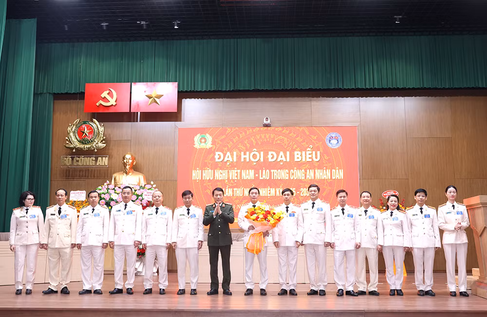 Long trong tổ chức Đại hội đại biểu Hội Hữu nghị Việt Nam – Lào trong CAND lần thứ nhất -0
